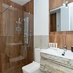 Modern House - Renovated & Cozy Lejlighed *