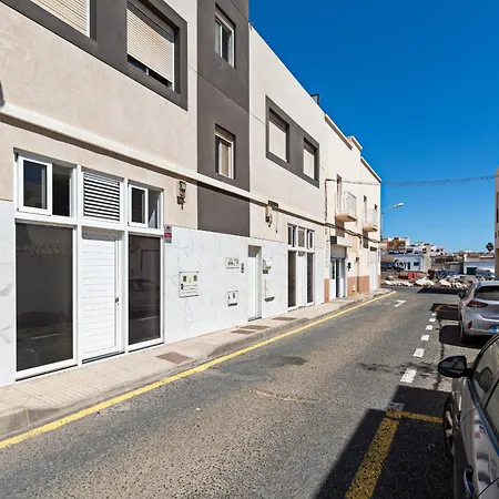 Modern House - Renovated & Cozy