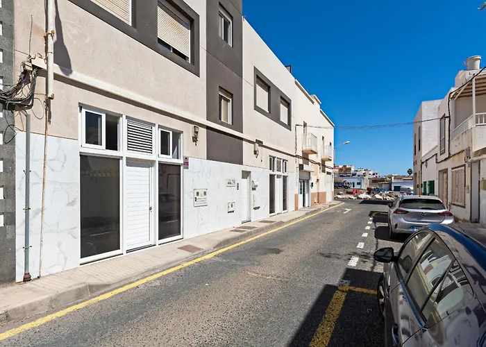 Modern House - Renovated & Cozy