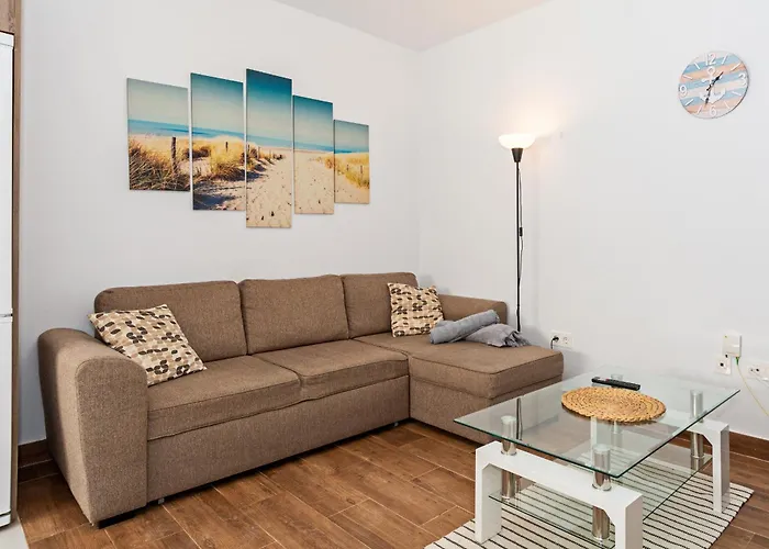 Modern House - Renovated & Cozy