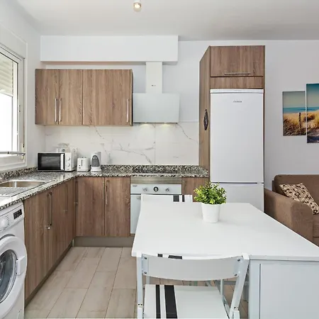 Modern House - Renovated & Cozy *