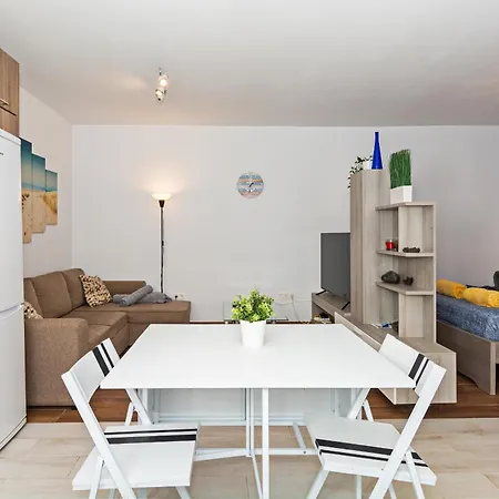 Modern House - Renovated & Cozy Apartmán